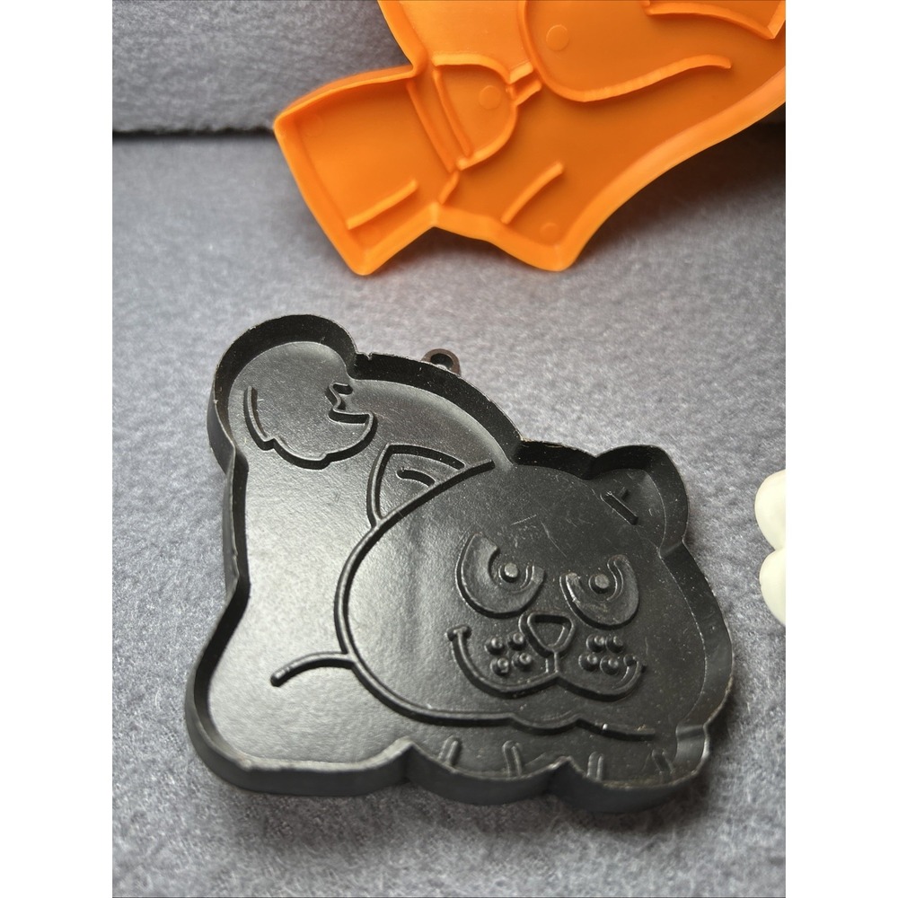 Vintage Halloween Cookie Cutters Wilton & Hallmark Haunted House, Witch, Ghost - Picture 4 of 9